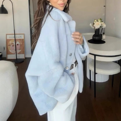 Manteau en fausse fourrure au style chic et raffiné